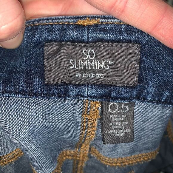 Chicos So Slimming 0.5/6 distressed dark wash normcore jeans - Picture 2 of 3